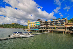 Отель Two Seasons Coron Bayside Hotel  Корон